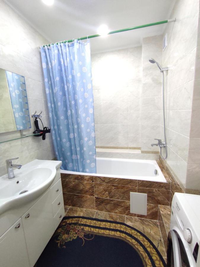 Prestigious Apartment In Бішкек Екстер'єр фото